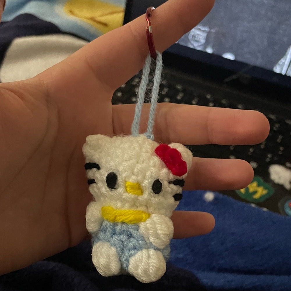 Crochet cute hello kitty keychain #crochet #keychain #hellokitty #sanrio